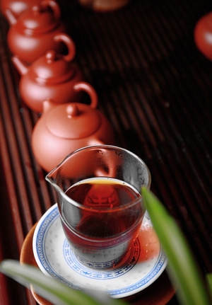 下午茶-宅家-城市-红葡萄酒-杯子 图片素材