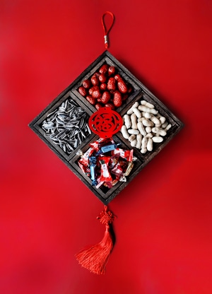 我要上封面-静物-休闲食品-木盒-中国结 图片素材