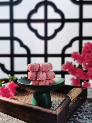 我要上封面-静物-美食-桃花酥-窗格 图片素材