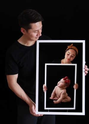 新生儿摄影-满月宝宝-儿童摄影-单杠-男性 图片素材