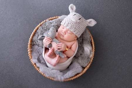 新生儿摄影-满月宝宝-儿童摄影-无边帽-宝宝 图片素材