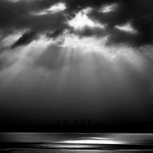 湖面-日落-黑白-光线-云 图片素材