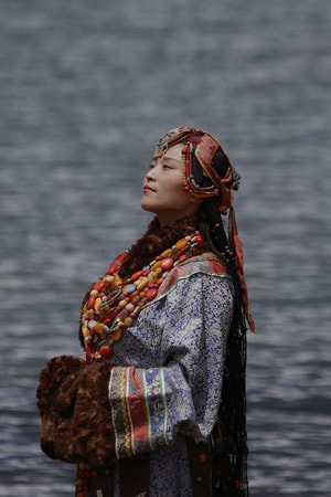 人物-表情-女生-女性-藏族女孩 图片素材