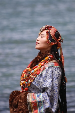 有趣的瞬间-动作-自然-女人-女性 图片素材