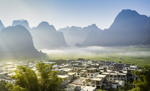 喀斯特-蓝天-乡村-山-雾 图片素材