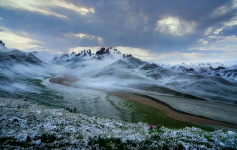 石林-七月雪-山-山峰-山脉 图片素材