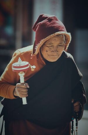 布达拉宫-大昭寺-西藏-老人-宗教 图片素材