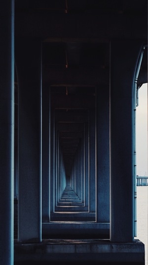 光影-空间-建筑-柱子-桥墩 图片素材