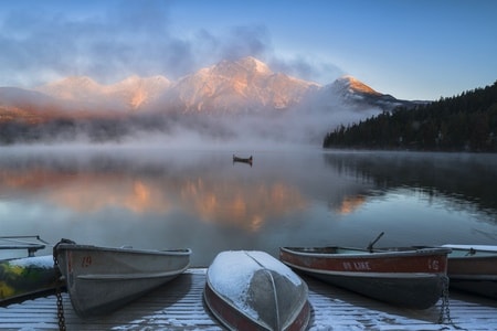 雾-雪山-船-湖泊-雾 图片素材
