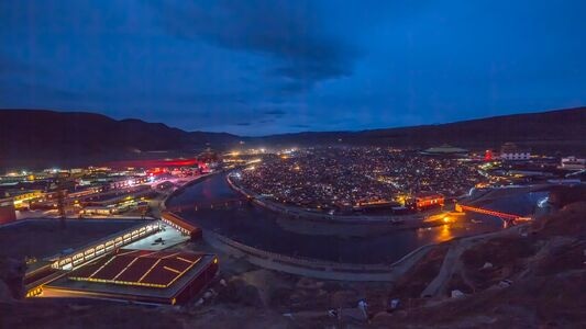 川西-甘孜-亚青-夜景-风光 图片素材