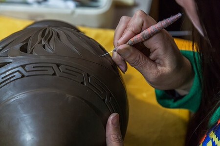 日照-黑陶-纪实-沙袋-黑陶制作 图片素材