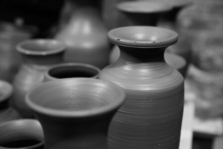 日照-黑陶-纪实-陶工旋盘-黑陶 图片素材