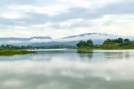 山清水秀-云雾缭绕-水墨丹青-美景可人-心情舒畅 图片素材