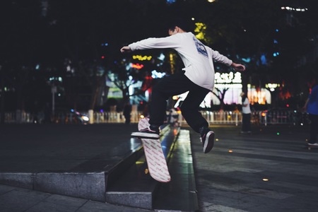 街拍-滑板-夜景-广州-男人 图片素材