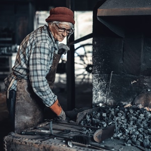 人文-新西兰-老人-铁匠铺-匠人 图片素材