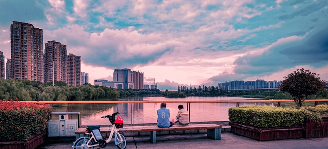 你好七月-城市色彩-尘世烟火-我要上封面-街拍 图片素材
