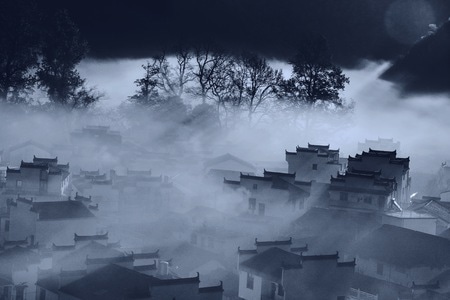 旅行-采风-迷雾-村庄-房屋 图片素材