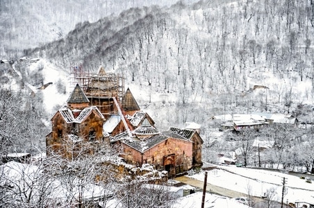 雪-冬天-森林-修道院-亚美尼亚 图片素材