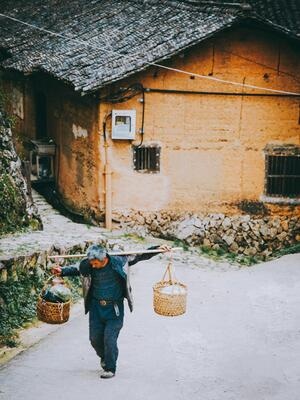 旅行-古村-男性-男人-老人 图片素材