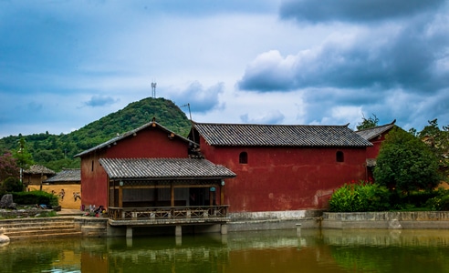 夏天-旅行-房屋-红房子-瓦房 图片素材