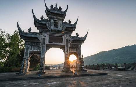 牌坊-朝阳-风景-光影-生态 图片素材