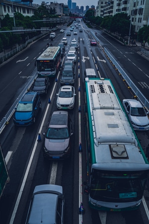 在路上-城市色彩-汽车-风光-道路 图片素材