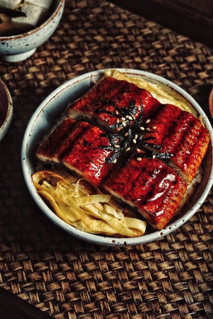 宅家美食-焖饭-蒲烧鳗鱼-味增汤-美食 图片素材