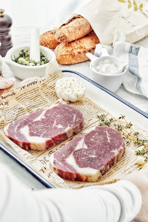 烟火气-牛扒-纹理-亮调-宅家美食 图片素材