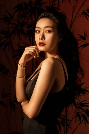 红色-写真-人像-气质-古典美女 图片素材
