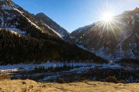 冬日暖阳-阳光-温暖-逆光-登山 图片素材