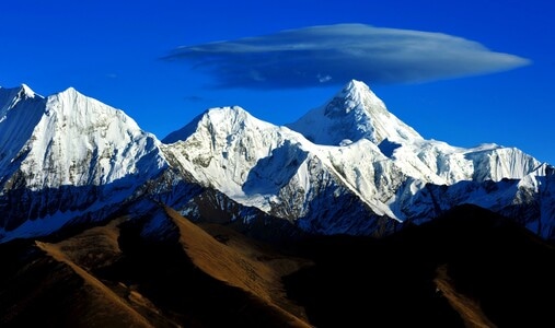 甘孜-雪山-旅游胜地-云-风光 图片素材