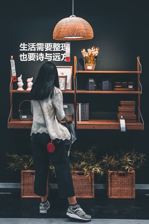 抓拍-街拍-姑娘-扫街-宜家 图片素材