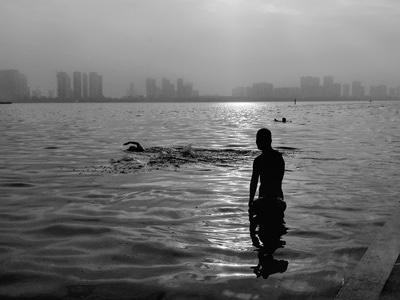 人-泳者-湖-湖面-湖泊 图片素材