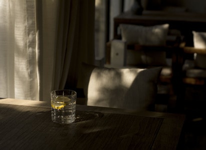 柠檬水-玻璃杯-安静-一个人的时光-柠檬水 图片素材