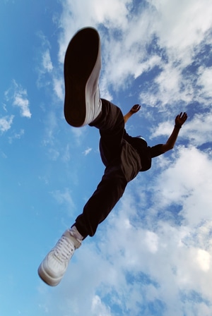 手机摄影-超广角-iphone-蓝天白云-超现实 图片素材