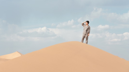 旅行-沙漠-荒漠-人像-男人 图片素材
