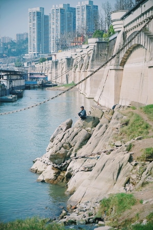 旅行-小众-ins风-江岸-岩石 图片素材