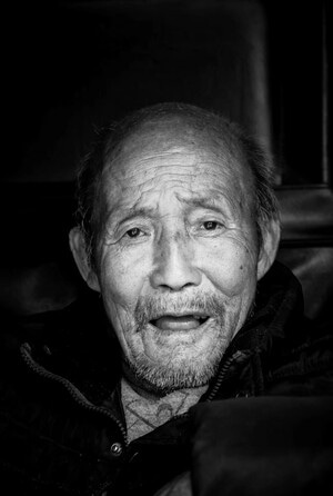 我是摄影师-日常-男人-男性-老人 图片素材