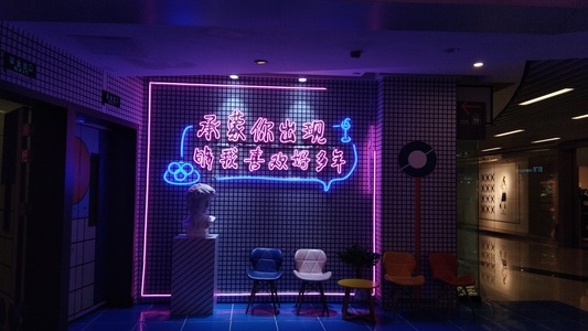 休闲-发呆-墙-墙面-雕像 图片素材