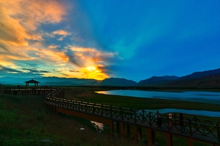 阳光-户外-山脉-高原-湖水 图片素材