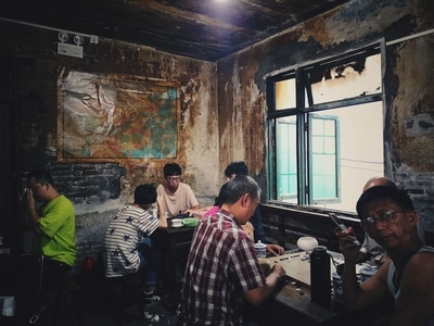 重庆-茶馆-手机-老人-男人 图片素材