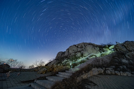 星轨-北极星-山顶-星空-风景 图片素材