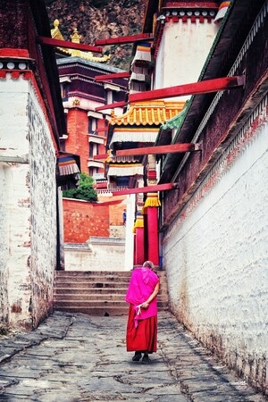 人文-旅行-色彩-寺庙-藏民 图片素材