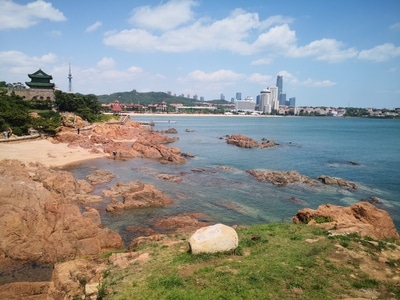 青岛市-你好2020-海-海面-礁石 图片素材