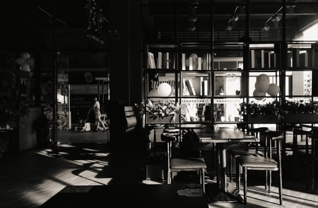 光影-城市-黑白-餐厅-餐桌 图片素材