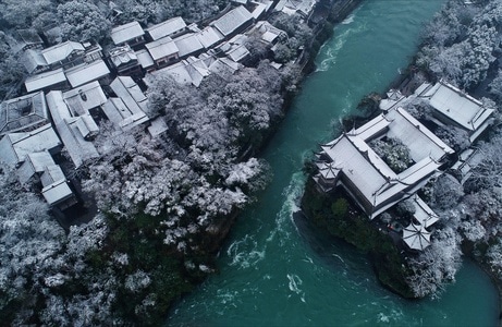 旅行、风光、人文-航拍风光-风景-河流-房屋 图片素材