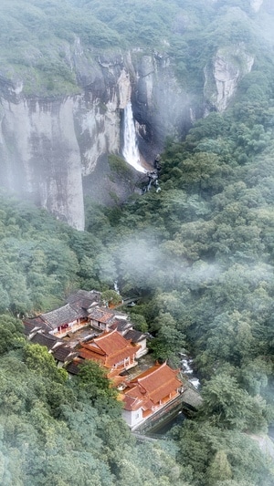 旅途-旅行-寺庙-瀑布-风光 图片素材