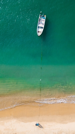 壁纸-海边-沙滩-船-海水 图片素材
