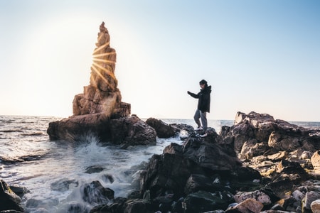 人像-礁石-大连-海岸线-海浪 图片素材
