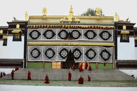 纪实-抓拍-信仰-仿古建筑-巴佛阁 图片素材